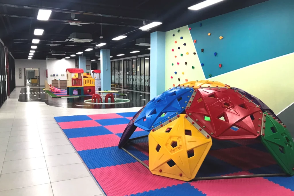 Spacious primary gym and indoor playground at Global Ark Kajang with climbing area